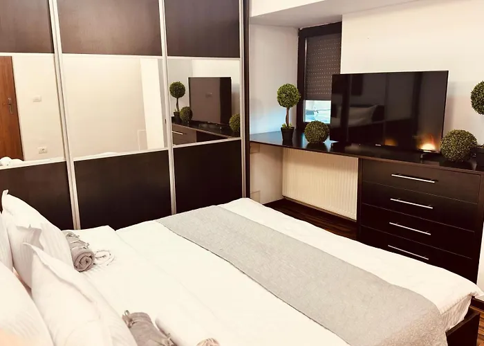 3 Unirii Square Alba Iulia 75 * Бухарест